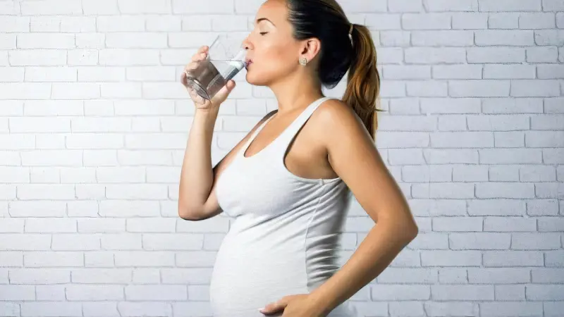 Скільки можна пити води в день під час вагітності 7
